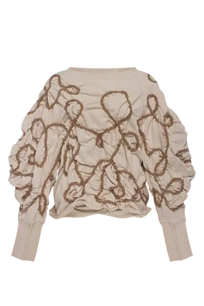 Beige sweatshirt with decorative detailing in beige yarn.